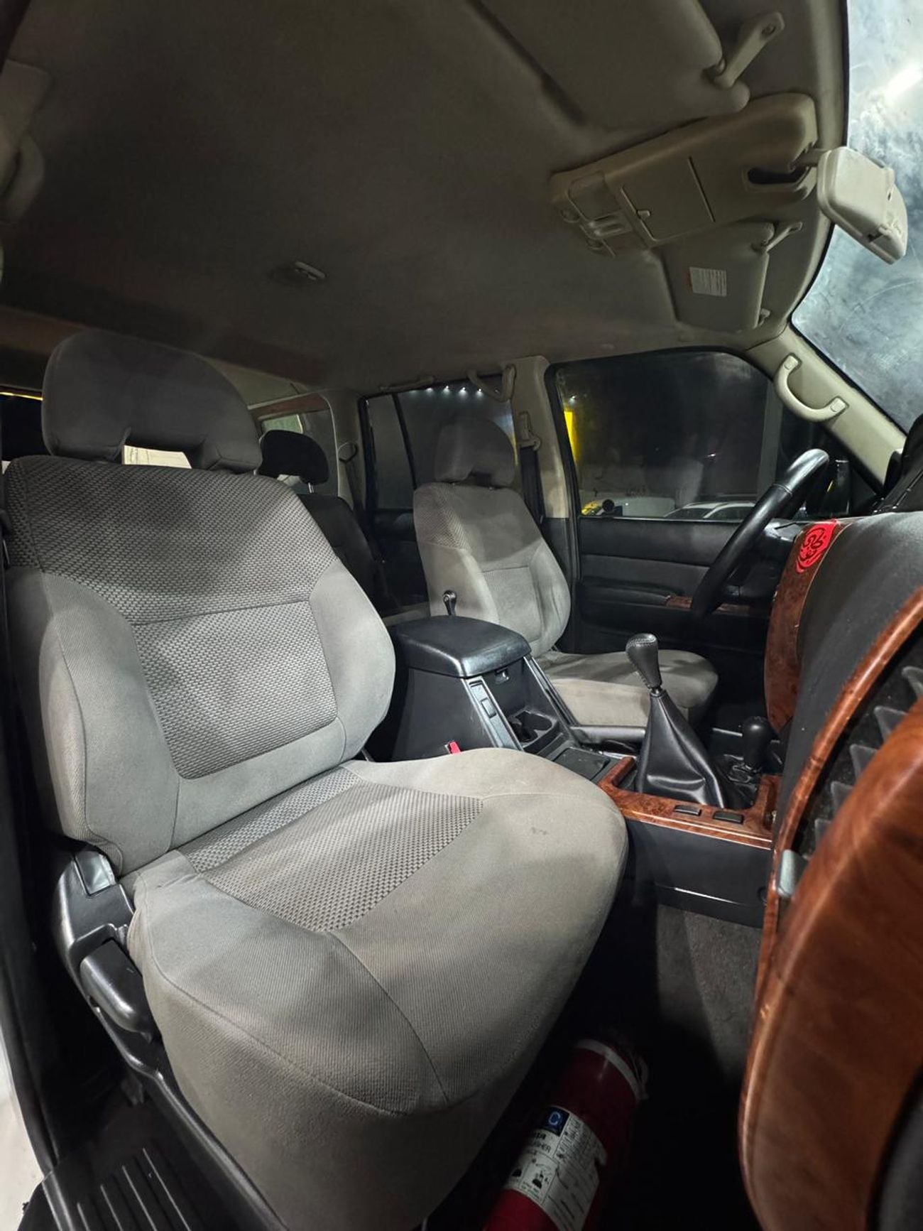 Nissan Patrol Safari GL 4.8L M/T (7 Seater)