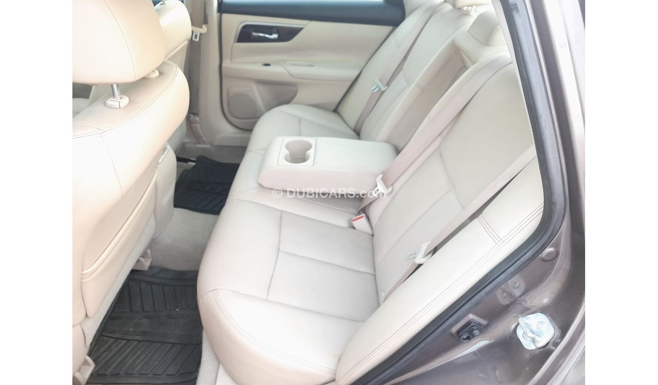 Nissan Altima Nissan Altima model 2014 Gcc very celen car km 176,000 price 22,000