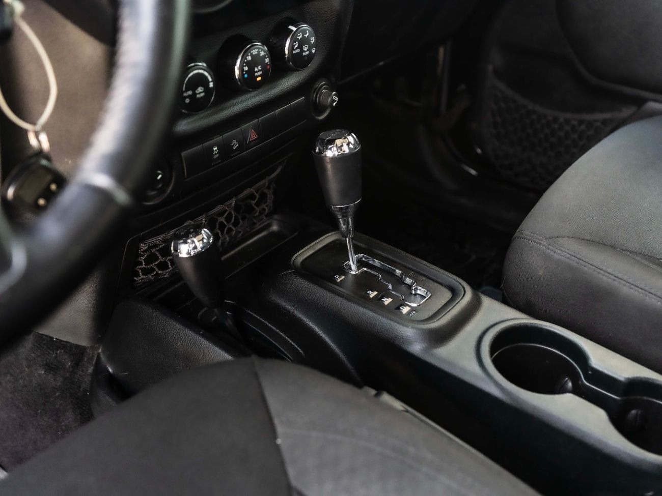 Jeep Wrangler Willys Wheeler 3.6L A/T (2 Door)