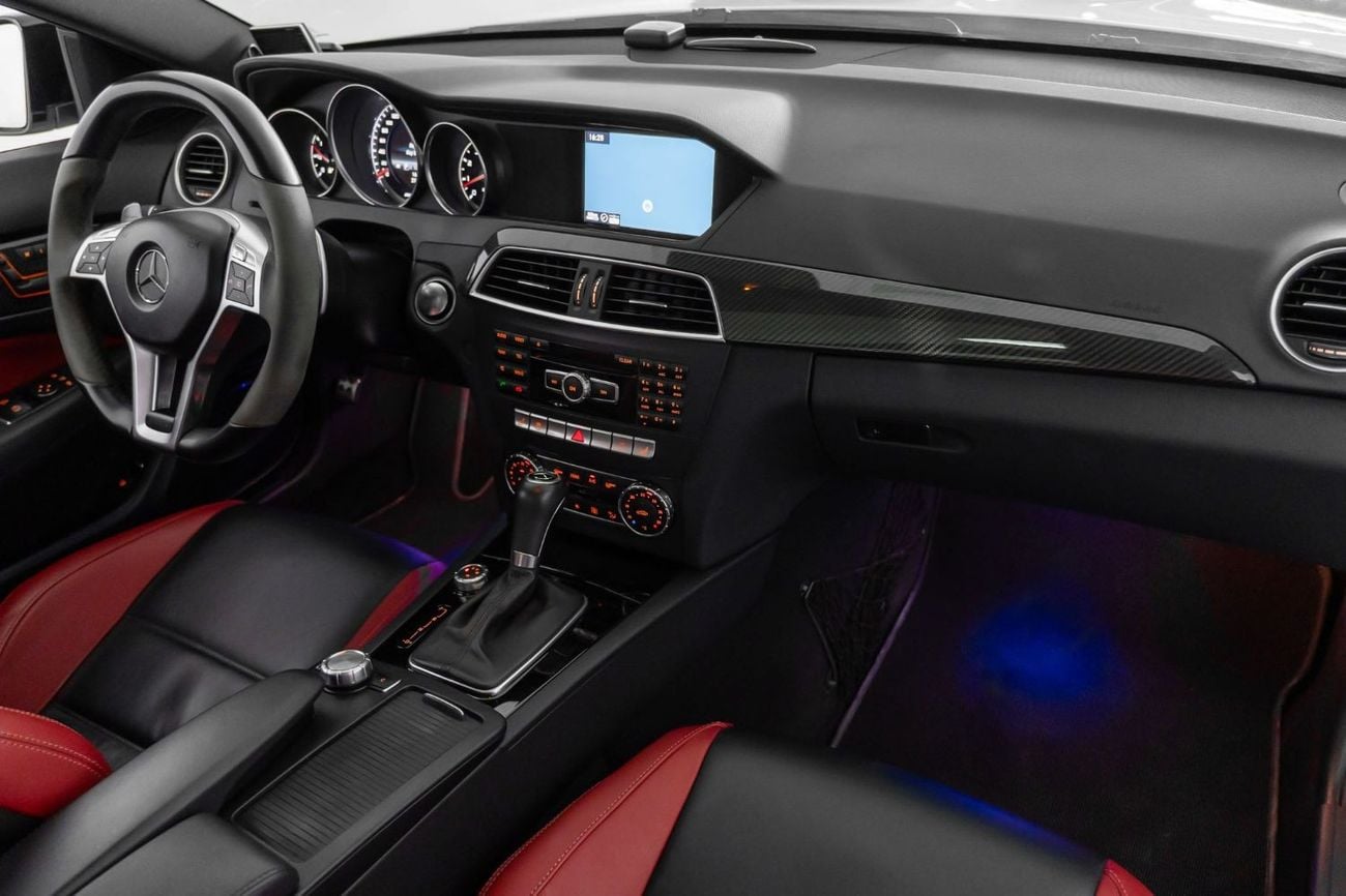Mercedes Benz C63 AMG Std 6.2L