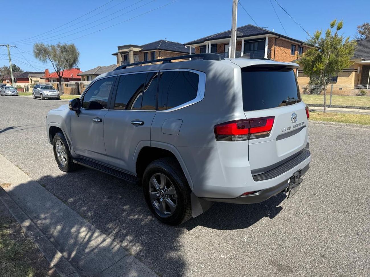 Toyota Land Cruiser DIESEL 3.3 LITER ,RIGHT HAND SAHARA ,BEIGE INTERIOR