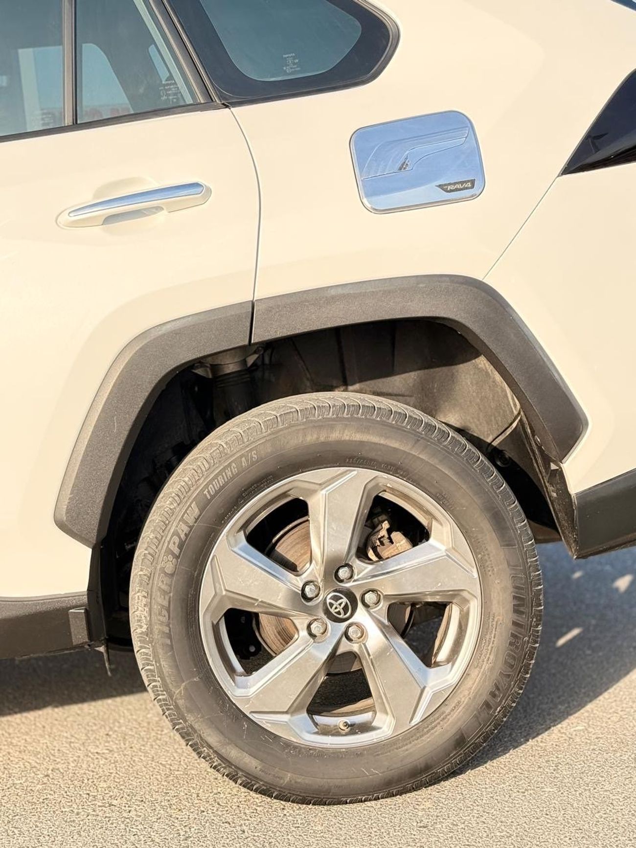 تويوتا راف ٤ Full Option 2.0L Japan push start, leather seats