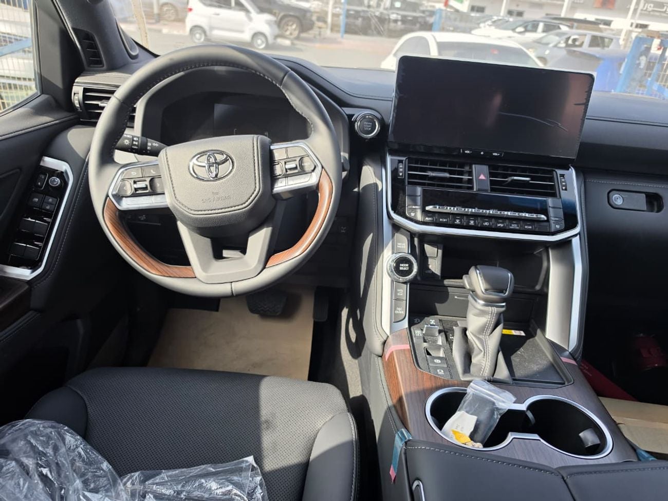 تويوتا لاند كروزر Toyota Land Cruiser LC300 GXR 3.5 Twin Turbo 2026 – فل أوبشن | 3.5 لتر توين تيربو | أبيض خارجي | داخ