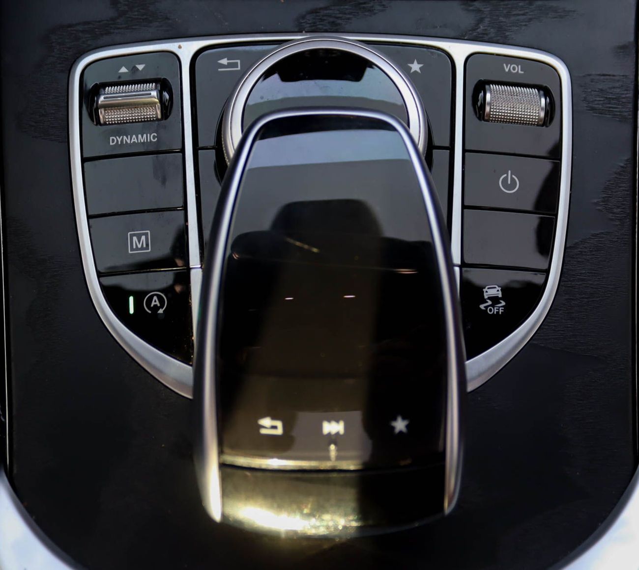 مرسيدس بنز GLC 250 Mercedes GLC 250/4MATIC 2018, GCC original paint accident-free, in excellent condition 2300