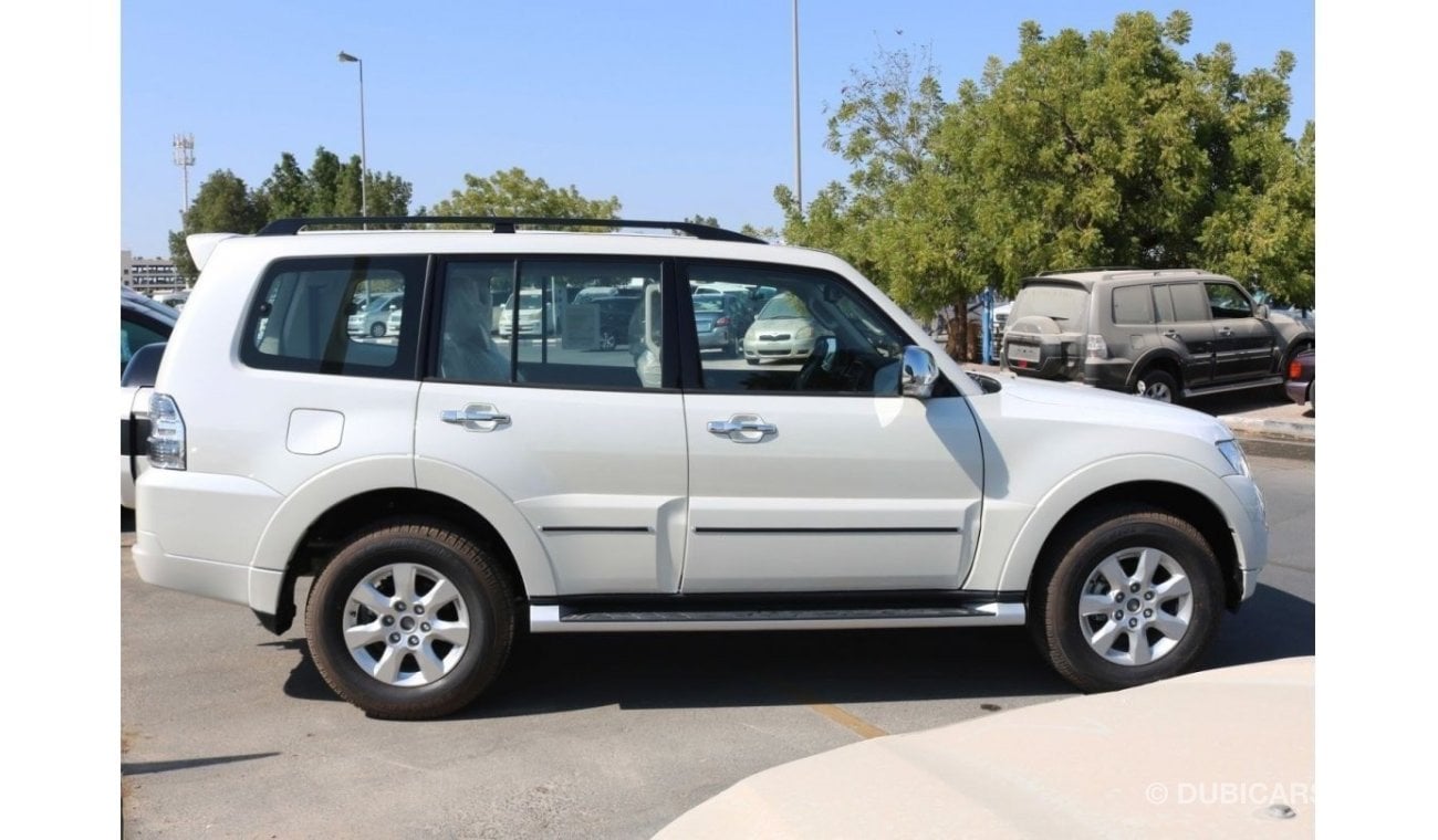 ميتسوبيشي باجيرو 2022 | BRAND NEW PAJERO 3.0 L - GLS V6 H/L - WITH SUNROOF - EXPORT ONLY