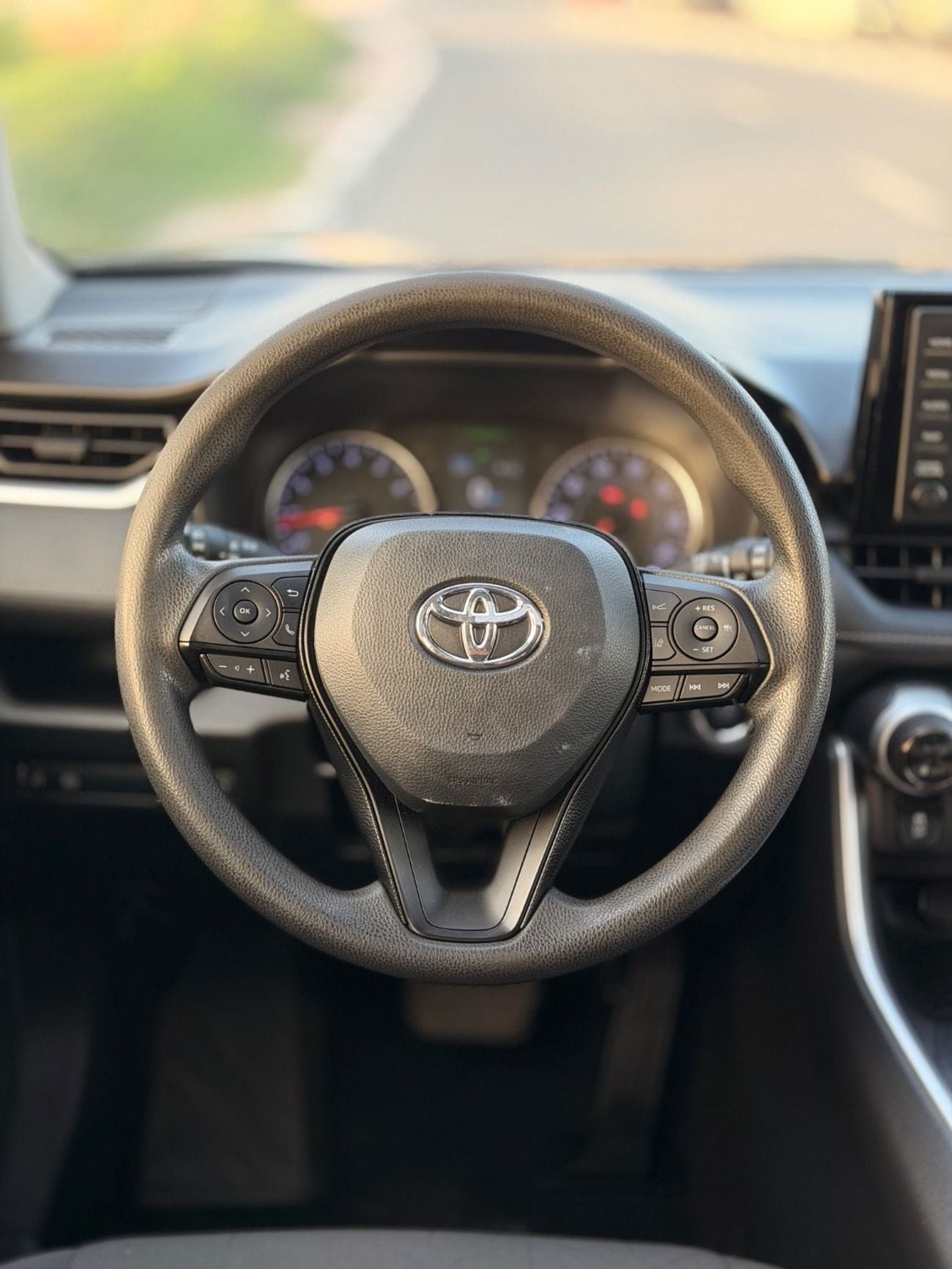 تويوتا راف ٤ XLE 4x4 Drive Full option/ sunroof, push start