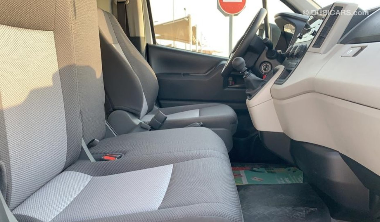 Toyota Hiace 2019 Van 6 Cylinders (Chiller RedDot) Ref#308