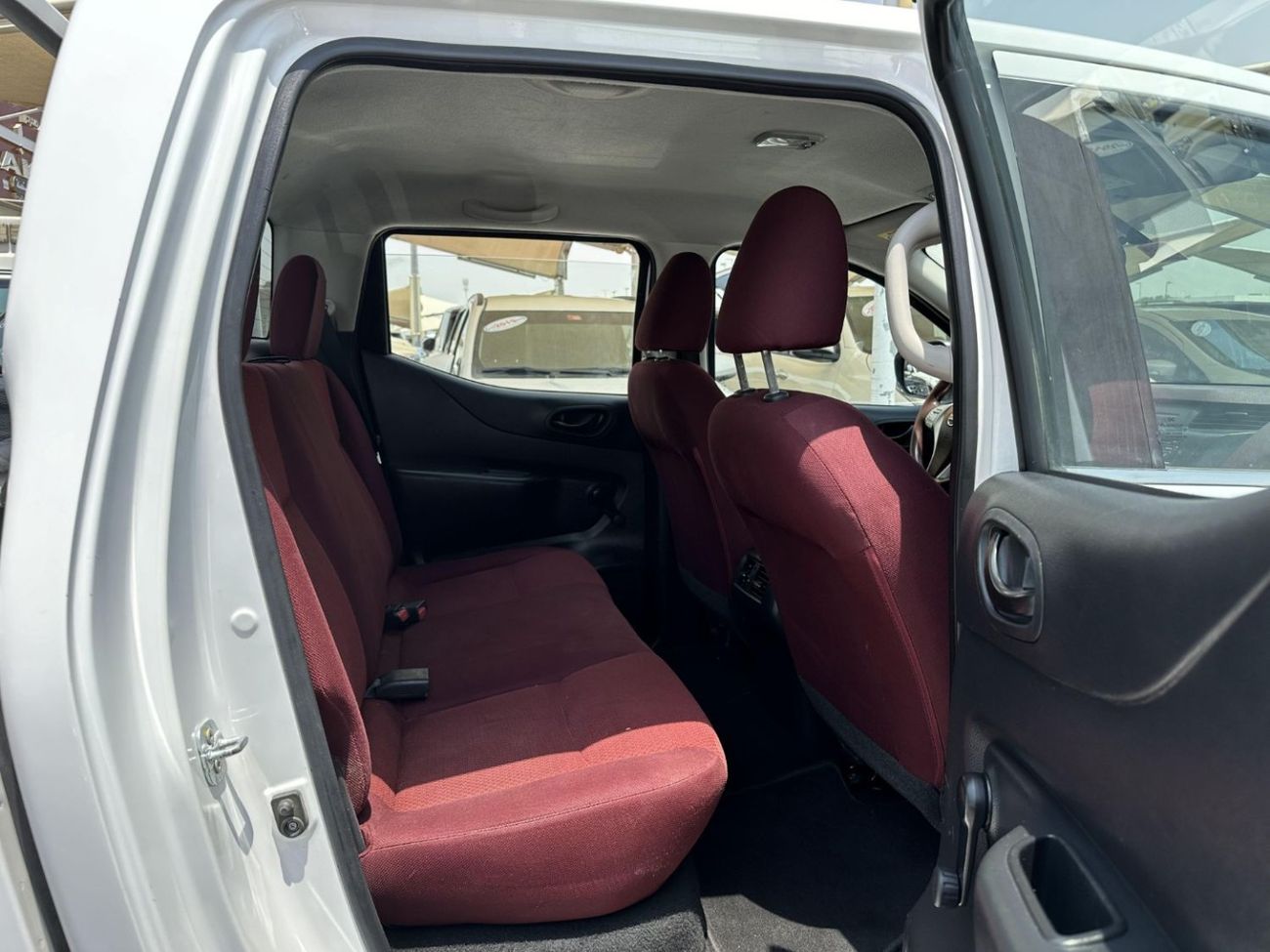 Nissan Navara CSF ACCIDENTS FREE - GCC - PERFECT CONDITION INSIDE OUT - AUTOMATIC GEAR - AUTOMATIC WINDOWS