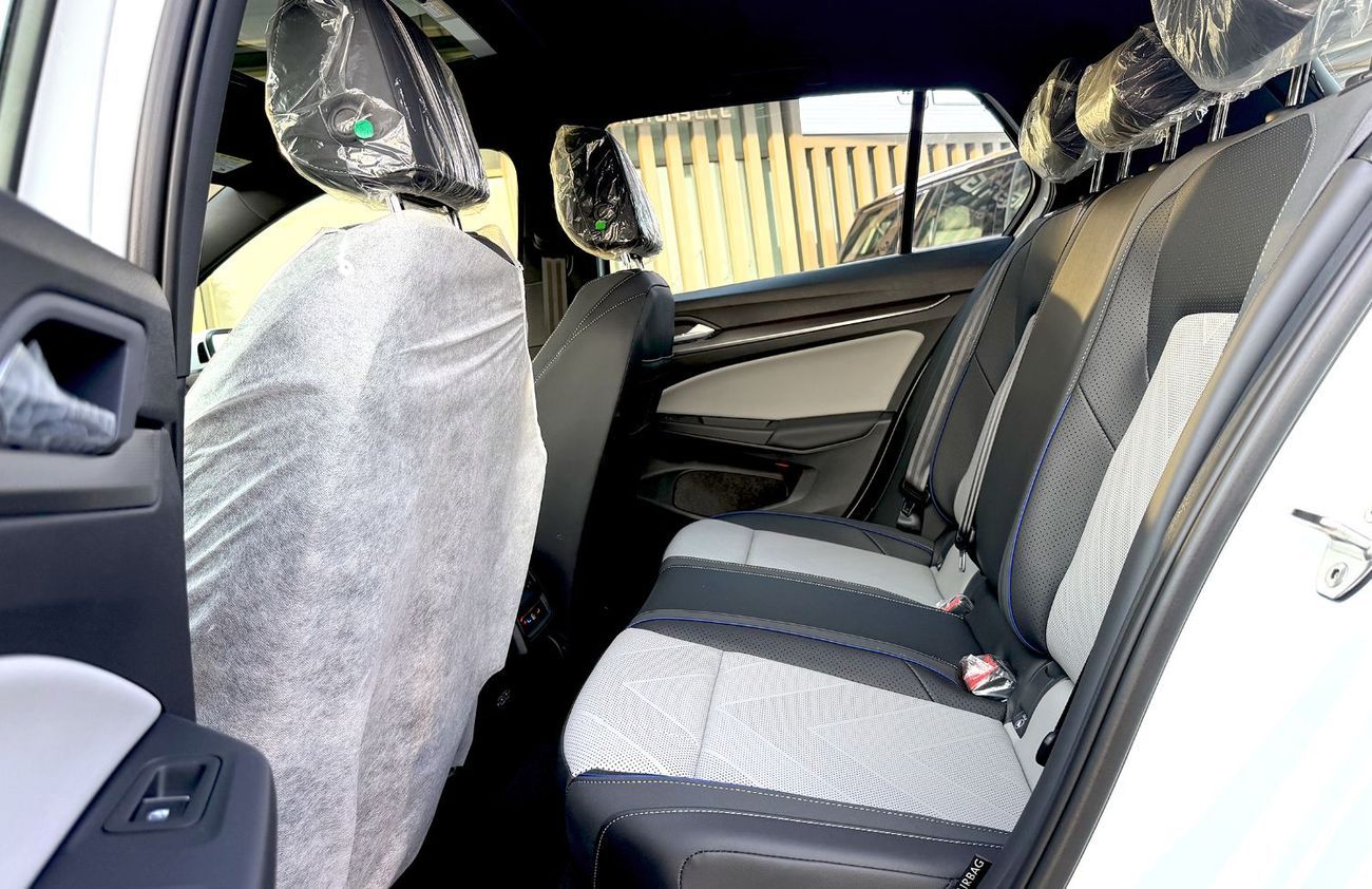 فولكس واجن جولف Golf R-Line 300TSI 2025