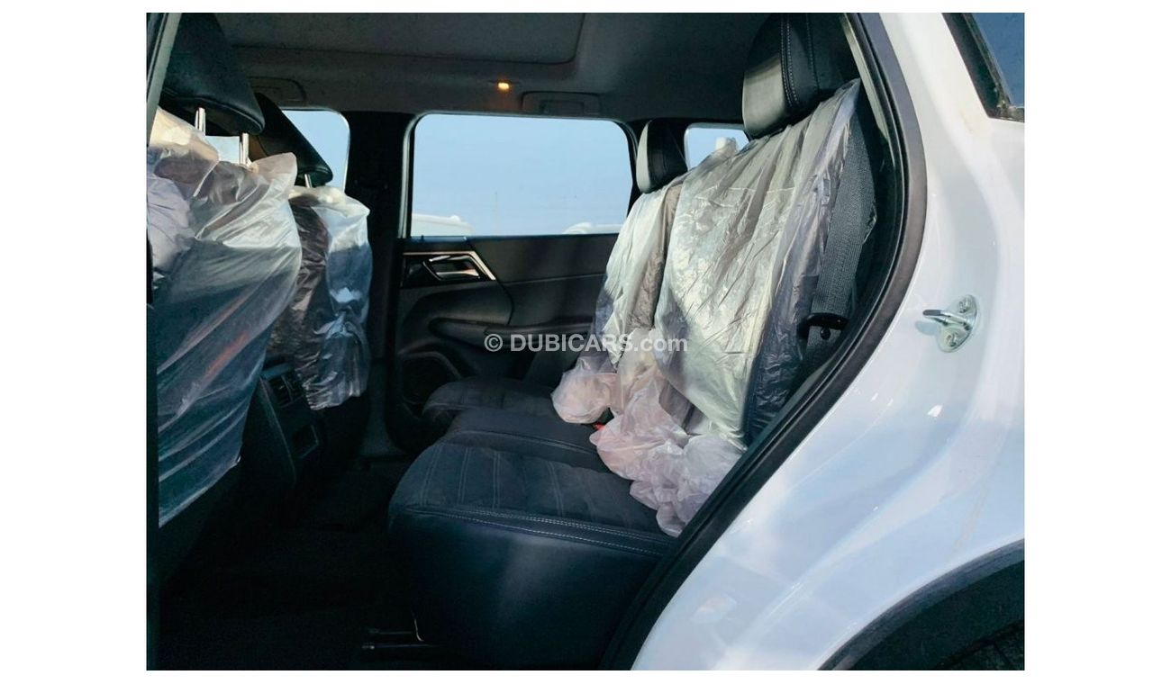 Mitsubishi Outlander BRAND NEW MITSUBISHI OUTLANDER GCC SPEC 2.5L SUV 4WD 7 SEATER 5 DOOR DUAL A/C PANORAMIC SUNROOF AVIL