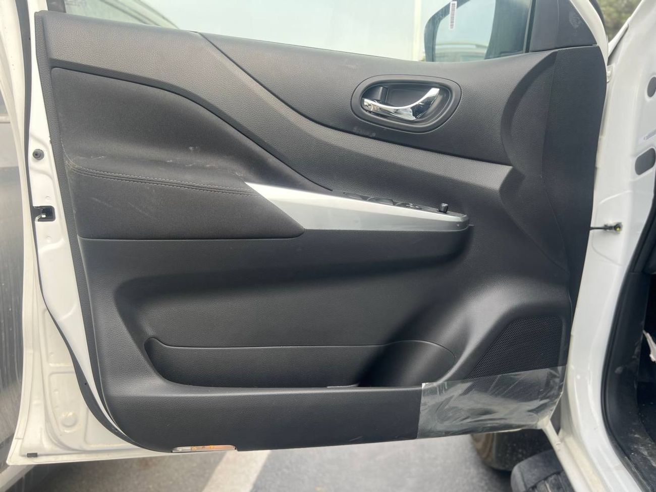 نيسان نافارا Std 2.5L RWD M/T