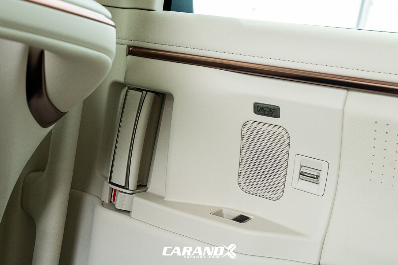 Lexus LM 350h Lexus LM 350H 2.5L Petrol Automatic Transmission 2025