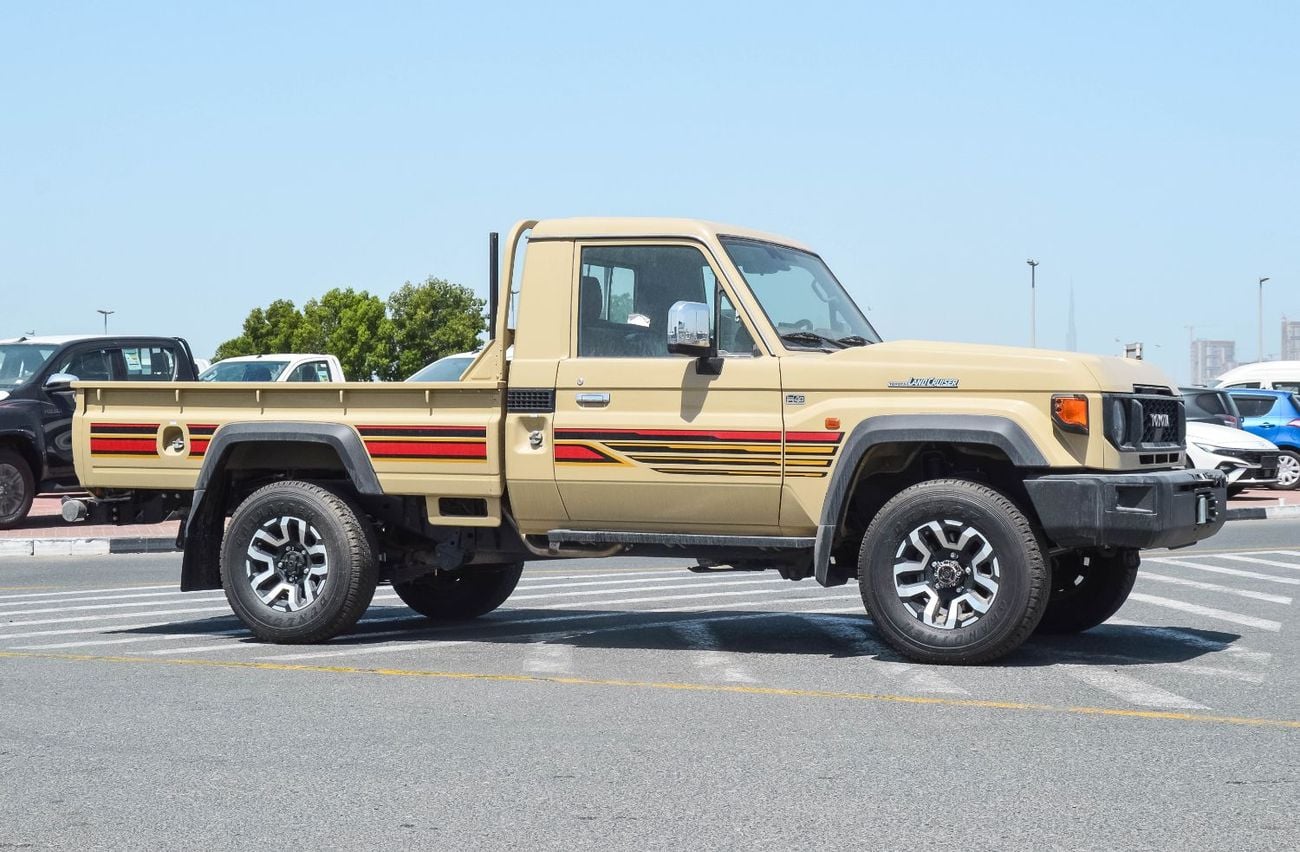 تويوتا لاند كروزر بيك آب TOYOTA LAND CURISER 79 4.0L 4WD PETROL SC PICKUP 2025