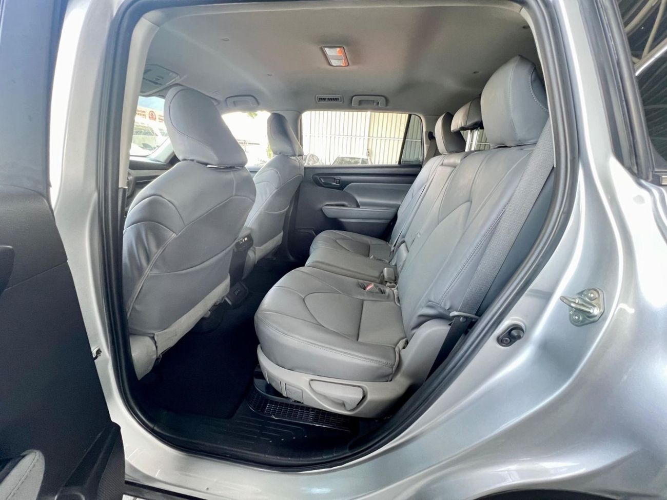 Toyota Highlander Hybrid  warranty one year bank financie available