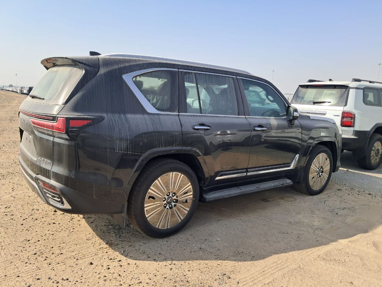 لكزس LX 700h SIGNATURE