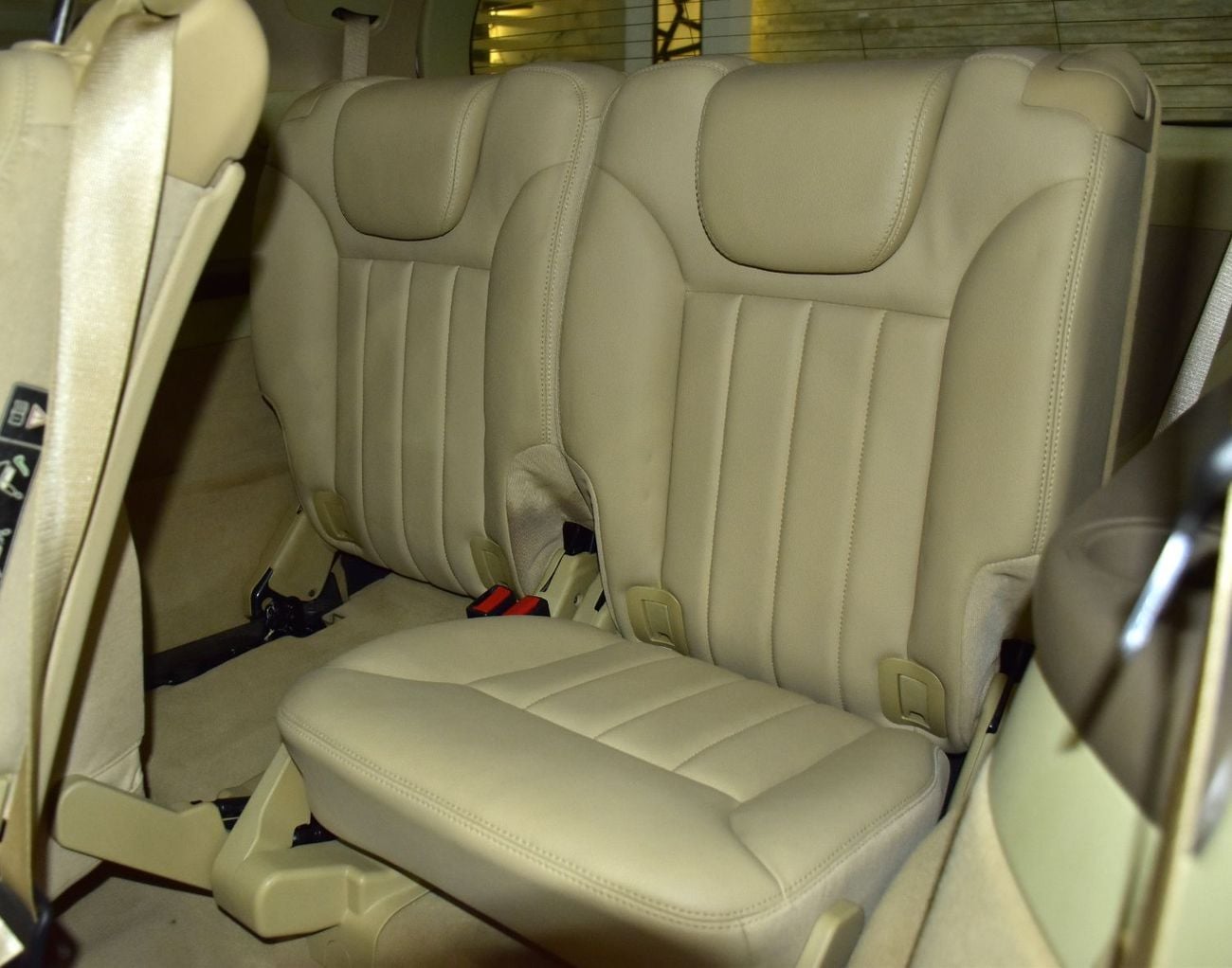 Mercedes-Benz R 350 EXCELLENT DEAL for our Mercedes Benz R350 ( 2009 Model ) in White Color GCC Specs
