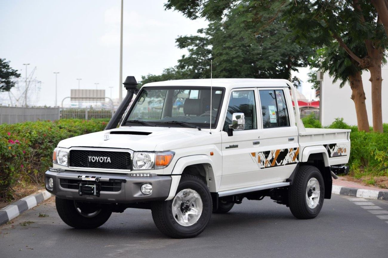 Toyota Land Cruiser Pick Up 79 DOUBLE CAB  LIMITED LX V8 4.5L TURBO DIESEL 5 SEAT MANUAL TRANSMISSION