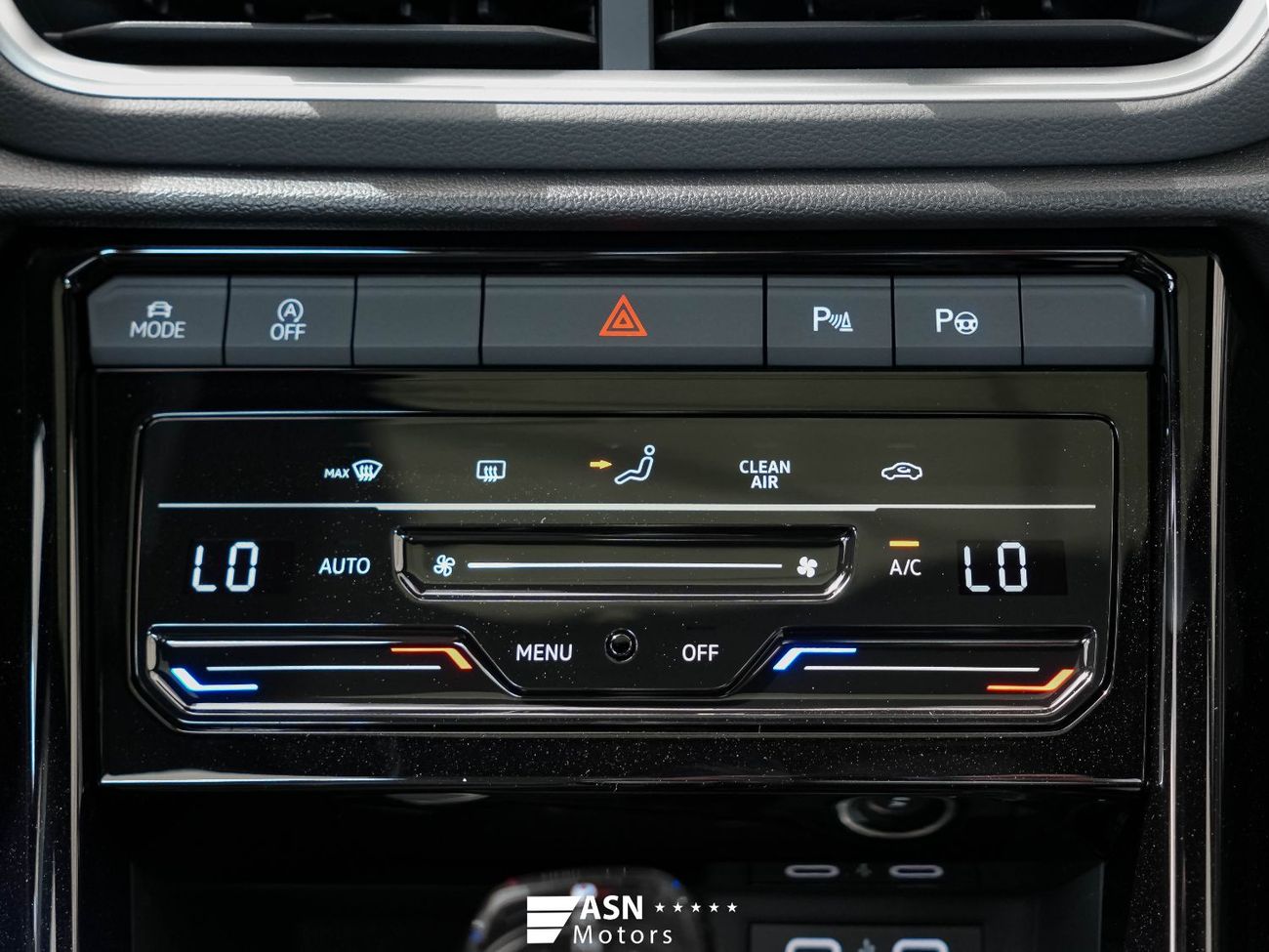 فولكس واجن T ROC 300 TSI Black Package 1.5T 2025 (Export Price)