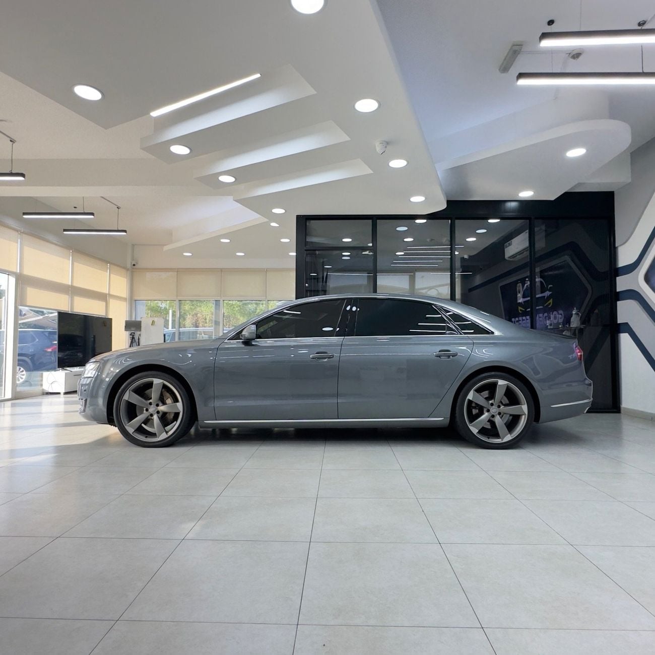 Audi A8 L 60 TFSI quattro Rear Package 4.0L