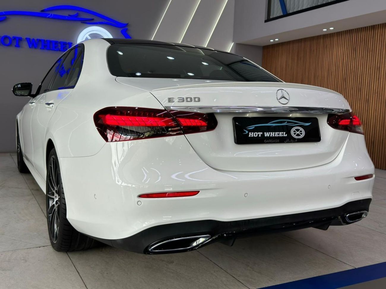 Mercedes-Benz E300 3.0L | GCC Spec | V4