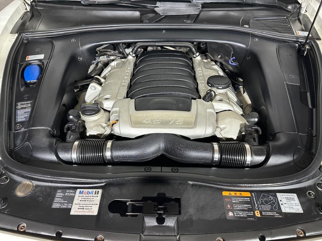 Porsche Cayenne PORSCHE CAYENNE GTS 2008 | SUNROOF | TWO KEYS | VERY LOW MILEAGE!