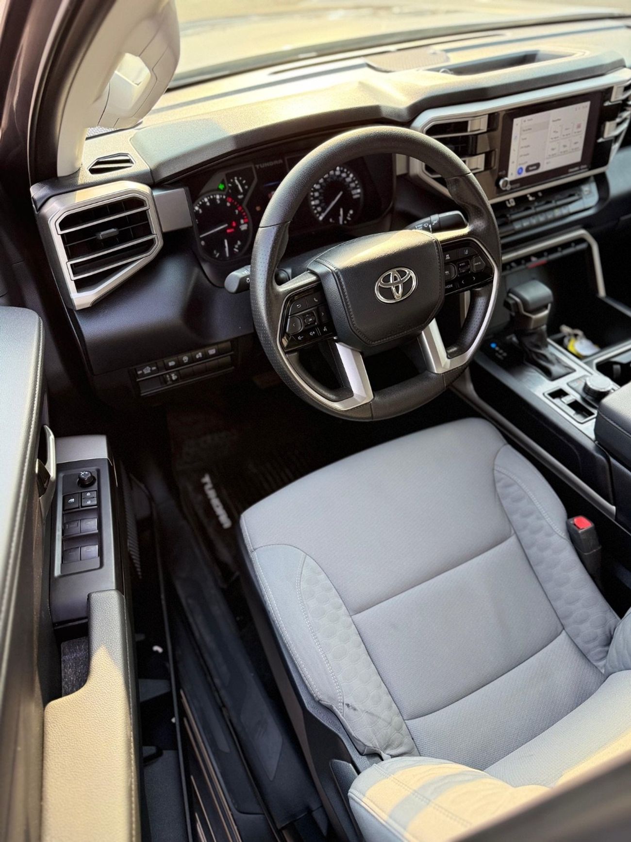 Toyota Tundra 4WD 2024