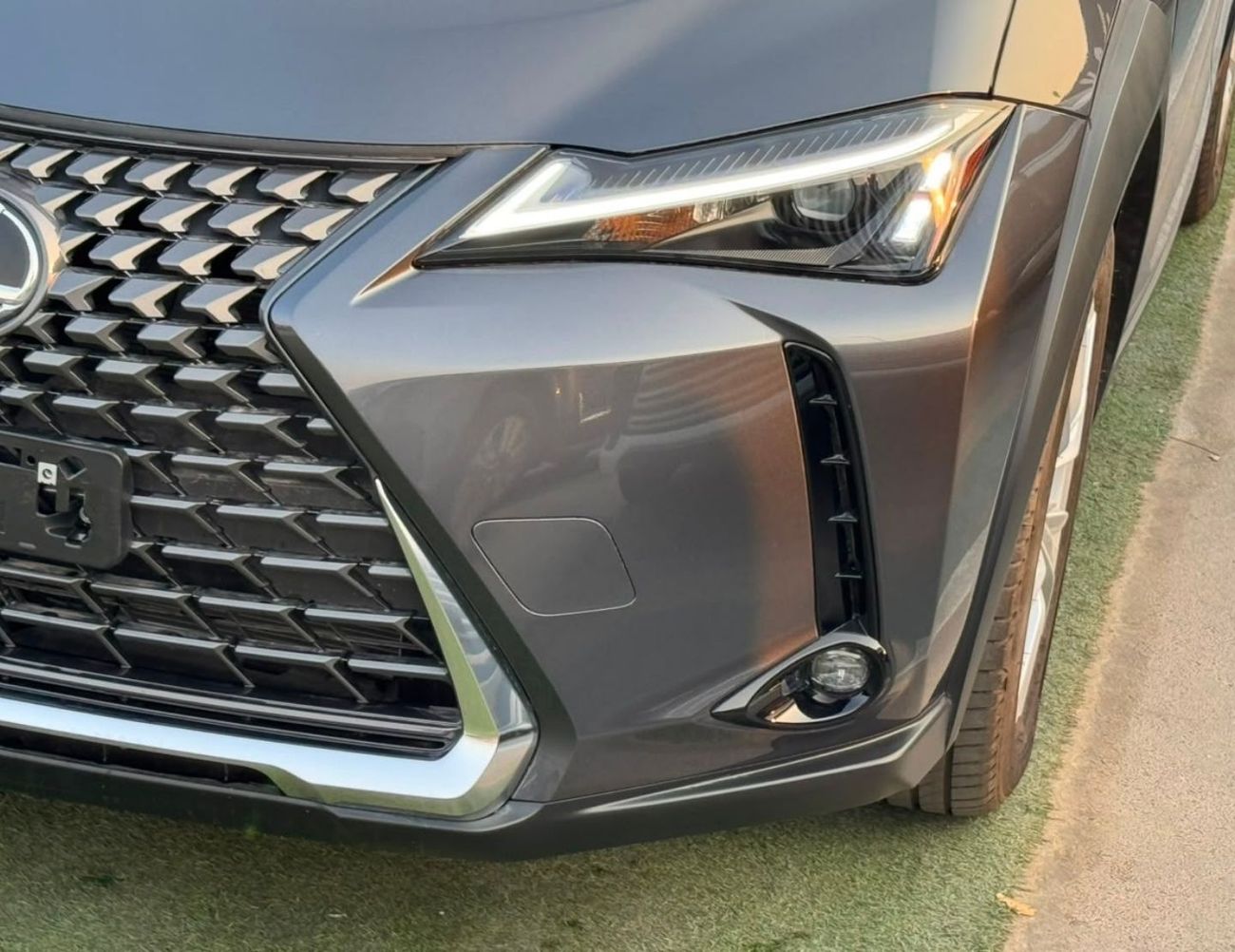 لكزس UX300h PREMIER PRIME HYBRID || 2.0L V4 HYBRID | RADAR | LEATHER WITH PWR SEATS | SUNROOF | FR&RR CAMERA | FULL OPTI