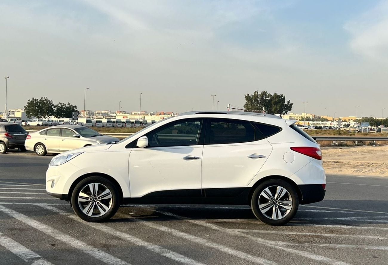 هيونداي توسون  2014 Hyundai Tucson 2.4L V4 - Rear Camera - panoramic sunroof - Leather Seats