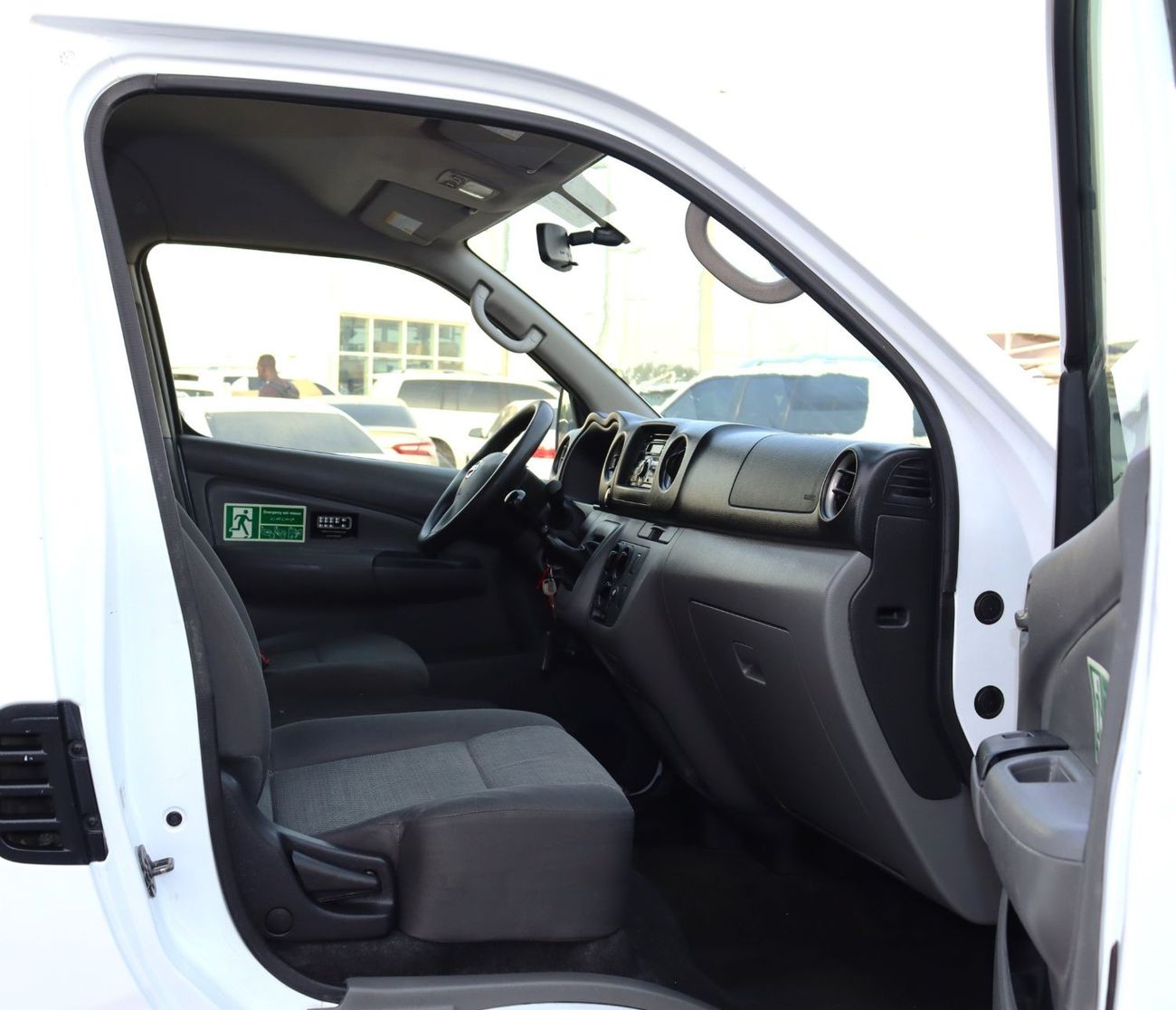 Nissan Urvan 2020 Nissan Urvan Microbus (NV350), 4-door van, 2.5L 4-cylinder petrol, automatic, front-wheel drive