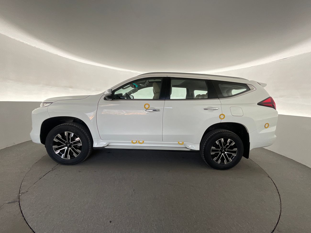 ميتسوبيشي مونتيرو سبورت GLS Premium | شامل الضمان | 0 ﺪﻔﻋﺓ ﺃﻮﻟﻯ