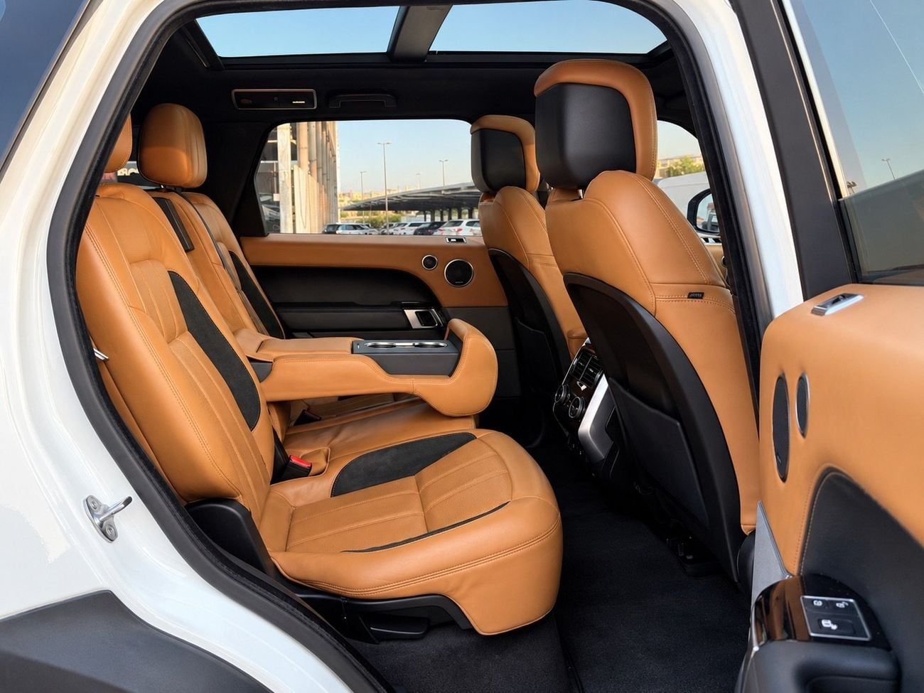Land Rover Range Rover Sport HSE DYNAMIC Range Rover Sport HSE Black Edition | 2018 GCC Specifications | Full Option