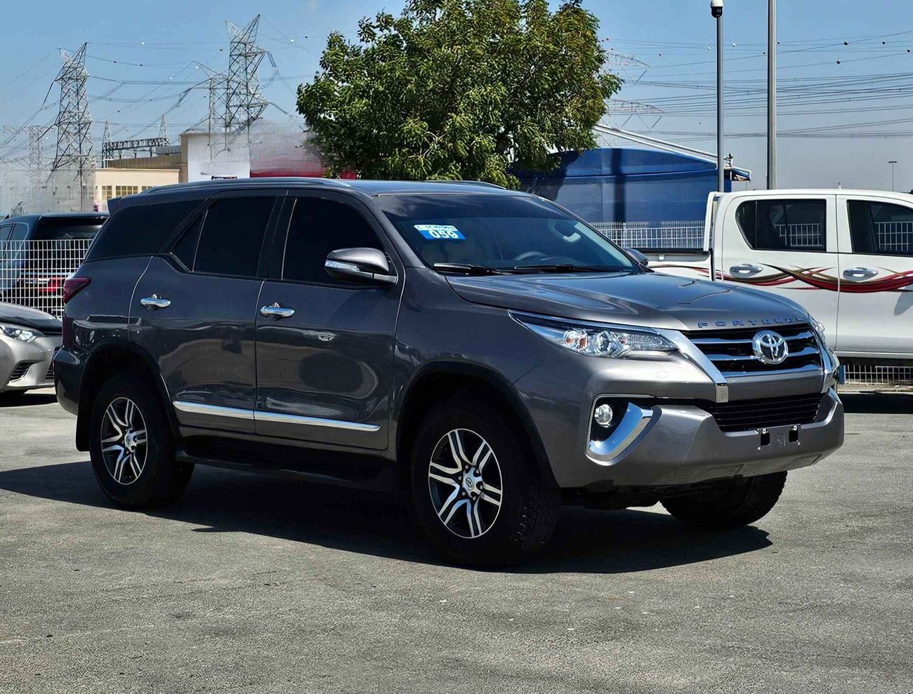 تويوتا فورتونر GXR V6 4.0L / 4WD / DVD REAR CAMERA / LEATHER SEATS / HEAD REST TV / ONLY FOR EXPORT /  LOT#78863