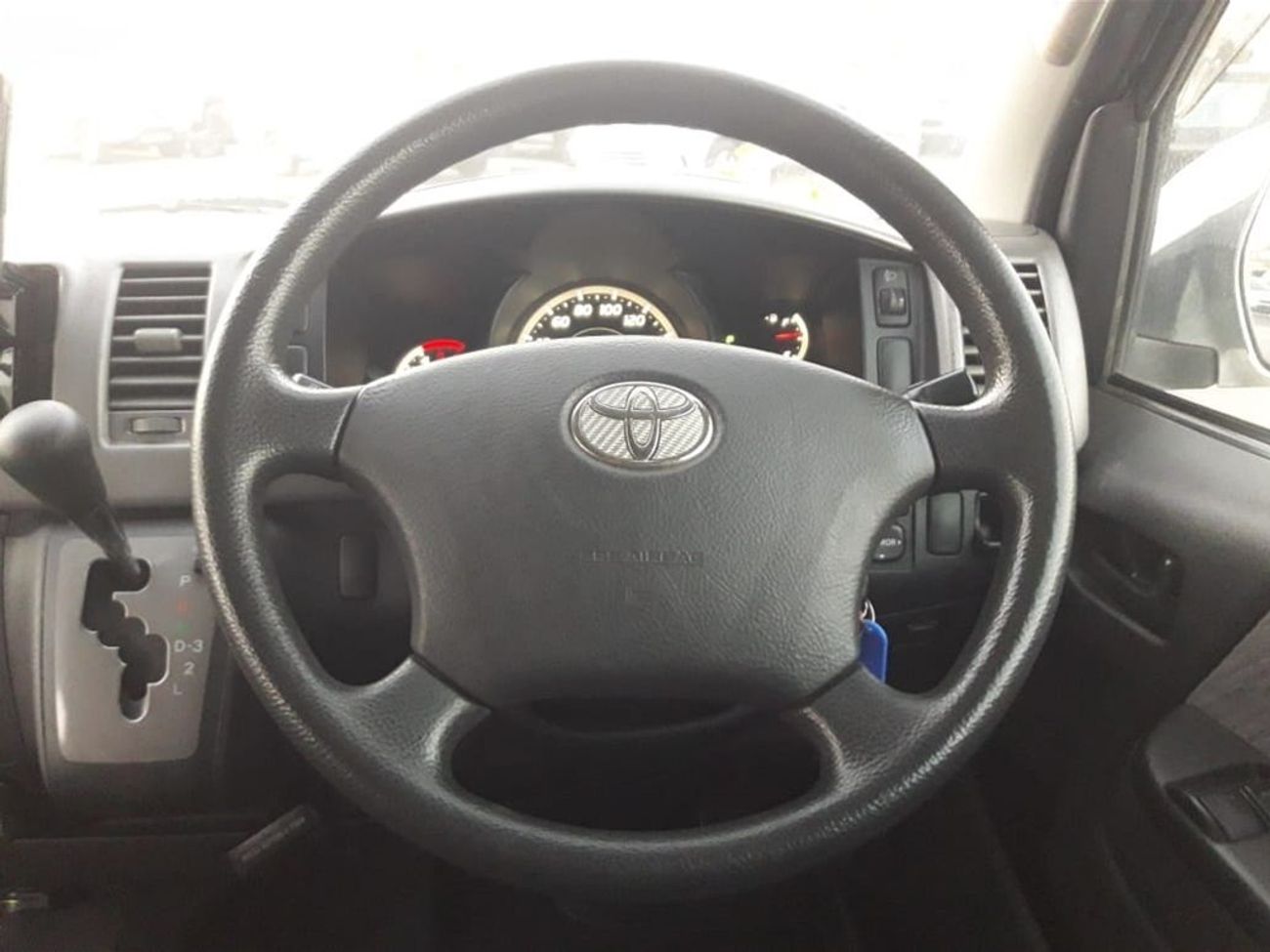 تويوتا هاياس TOYOTA HIACE VAN RIGHT HAND DRIVE (PM1631)