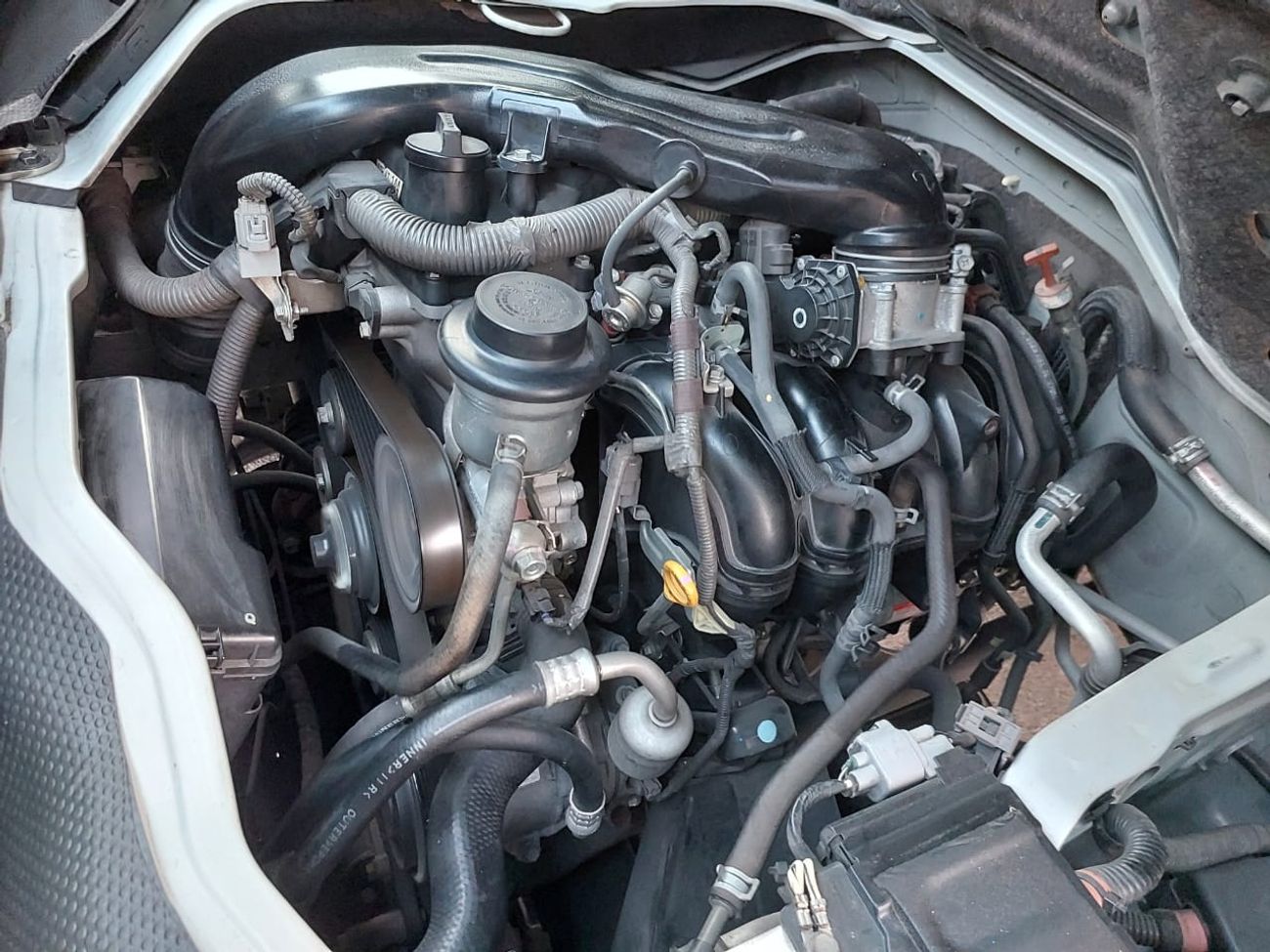 Toyota Hiace TOYOTA HIACE VAN AMBULANCE RHD 2016 MODEL 2.7 L PETROL AUTOMATIC(PM15710)