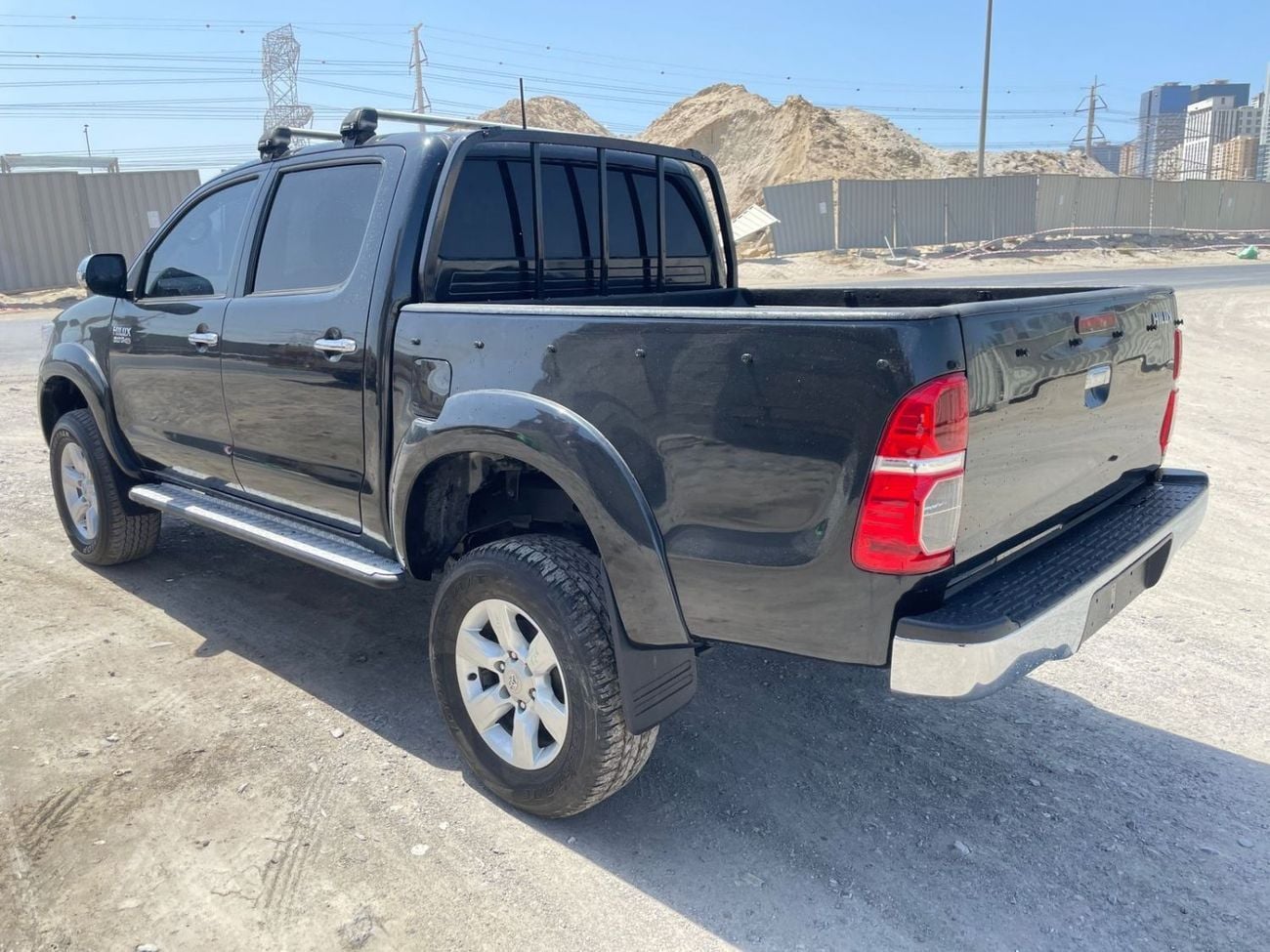 تويوتا هيلوكس DLX DIESEL 3.0 LITER ,AUTO TRANSMISSION ,RIGHT HAND DRIVE ,2013 MODEL