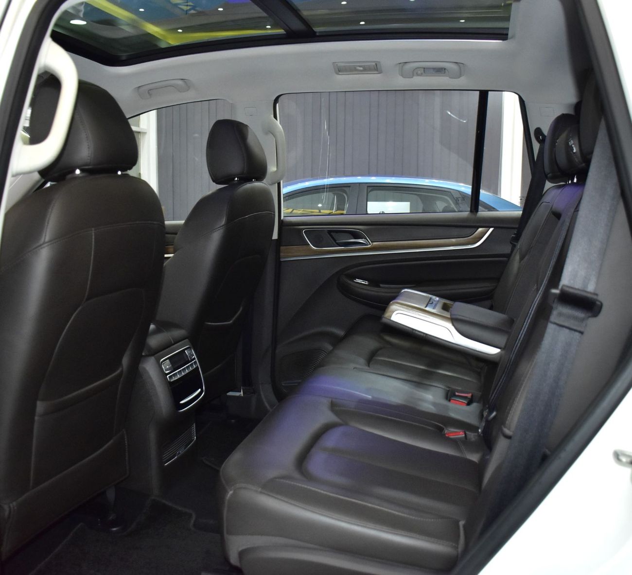 MG RX8 EXCELLENT DEAL for our MG RX8 30T 4WD ( 2020 Model ) in White Color GCC Specs