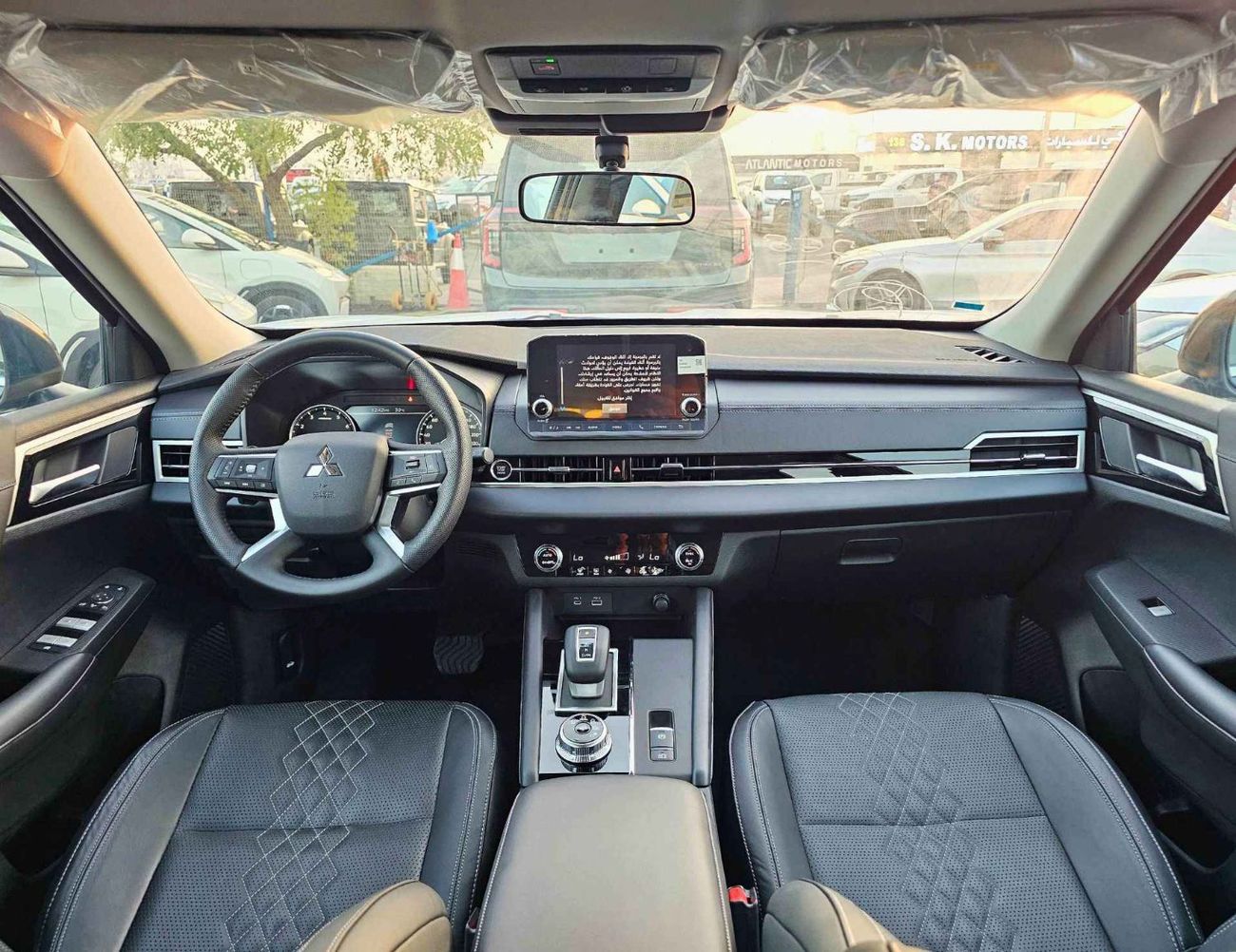 Mitsubishi Outlander 2.5L PETROL / LIMOUSINE LEATHER / FR&RR PARKING SENSOR / DVD+CAMERA  (CODE # F03)