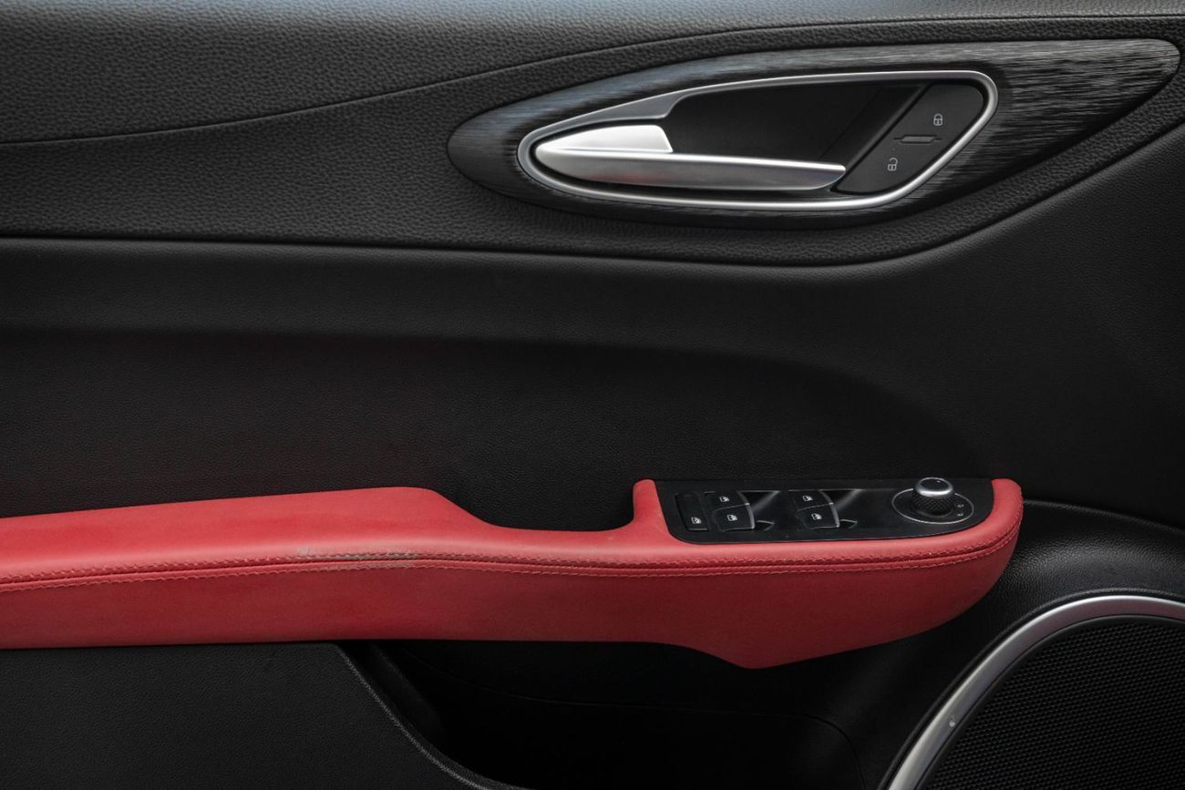 ألفا روميو جوليا Super | 1,948 P.M  | 0% Downpayment | Agency Warranty + Service!