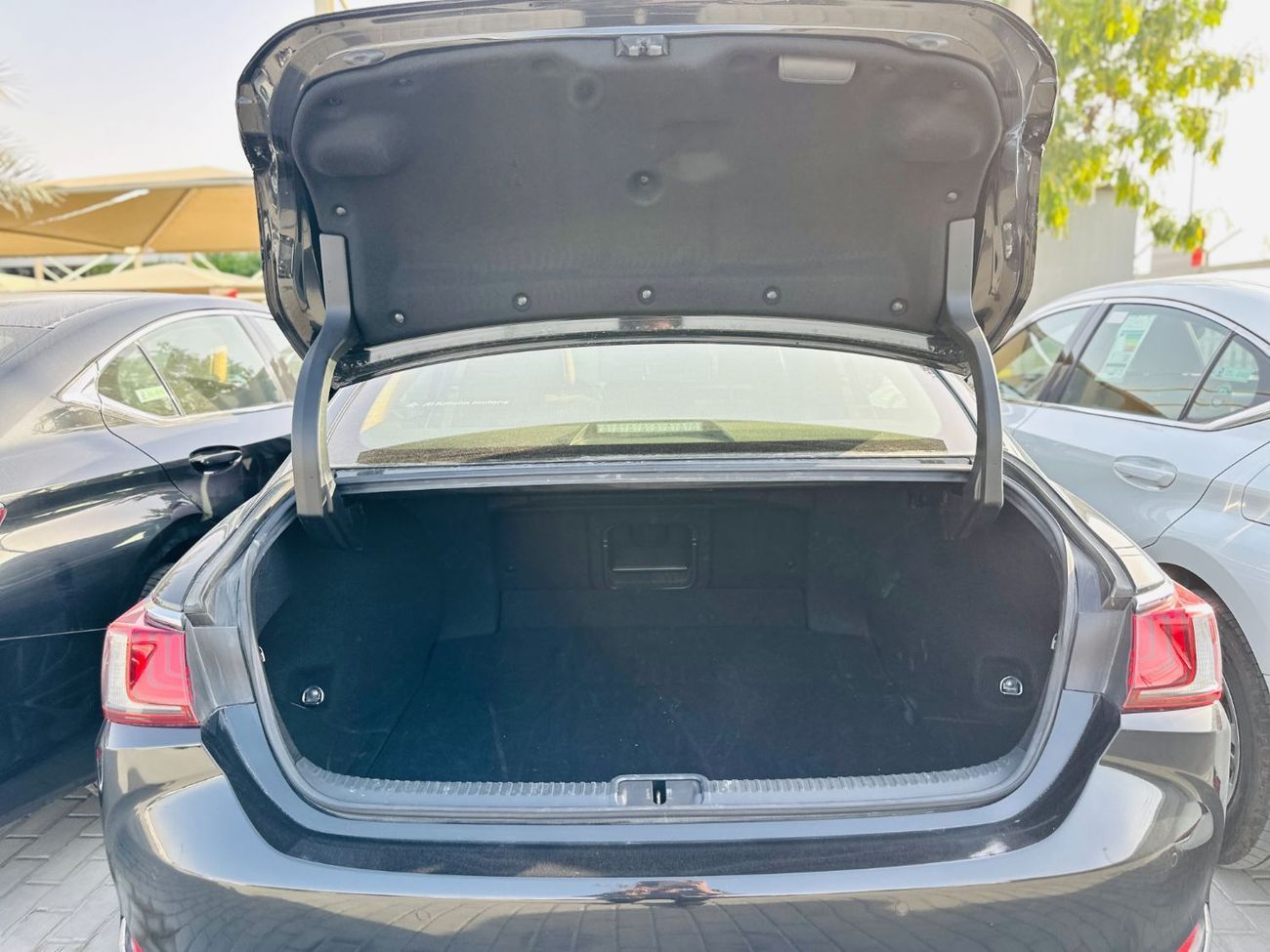 Lexus ES300h 2023 Lexus ES 300H - Black inside Brown