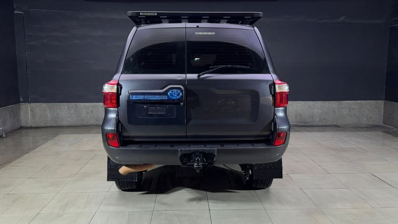 Toyota Land Cruiser 4,5 Liter Diesel Right Hand Drive Automatic Drive Grey Color