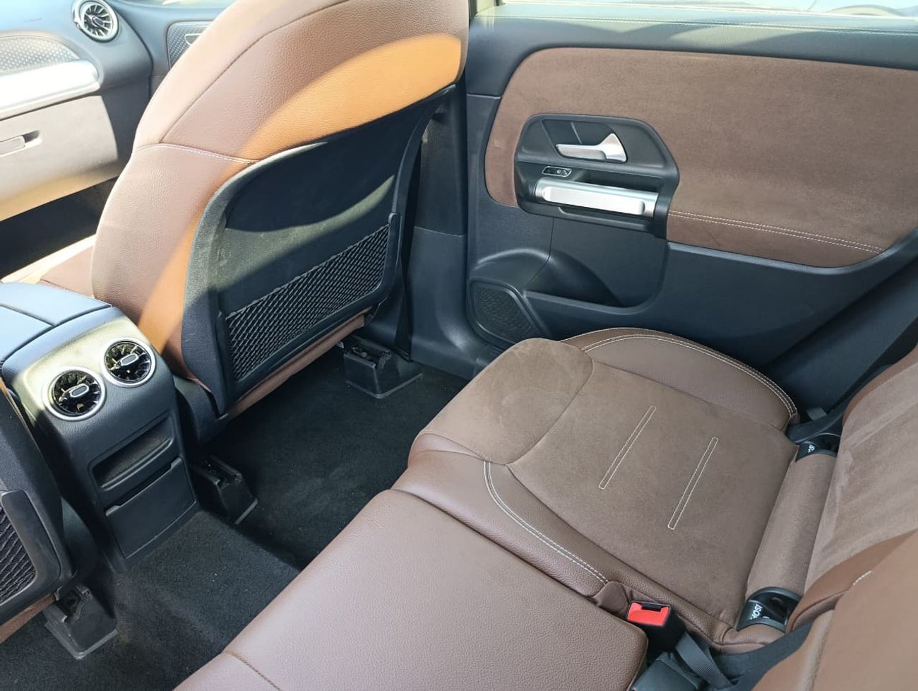 Mercedes-Benz GLB 250 4MATIC 2.0L (221 HP)