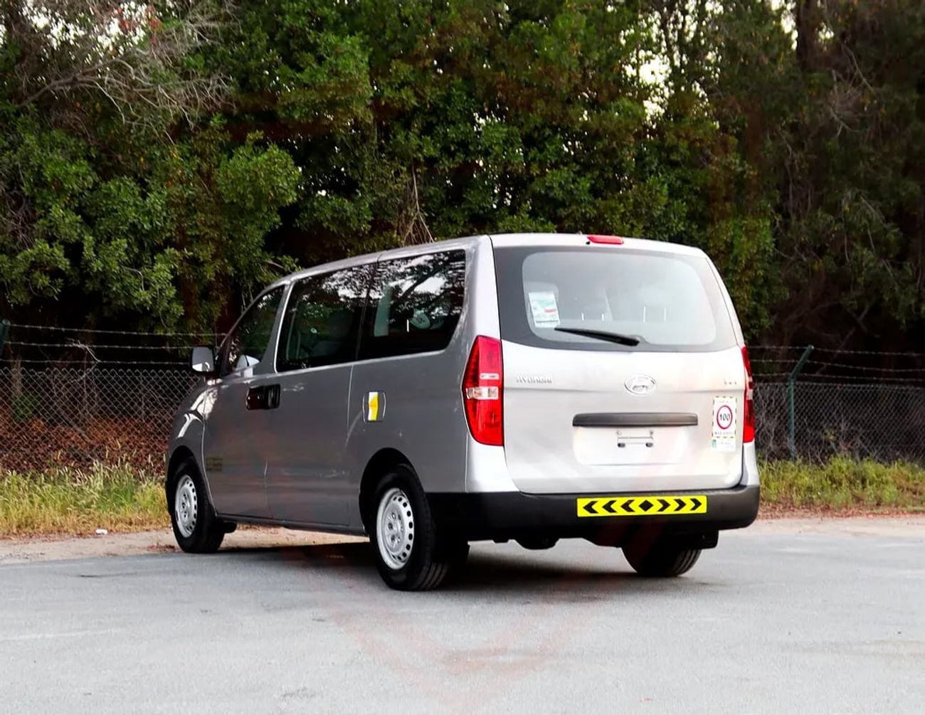 Hyundai H-1 GL 2.4 L | | GCC | Accident-Free | In Excellent Condition | 812 P.M