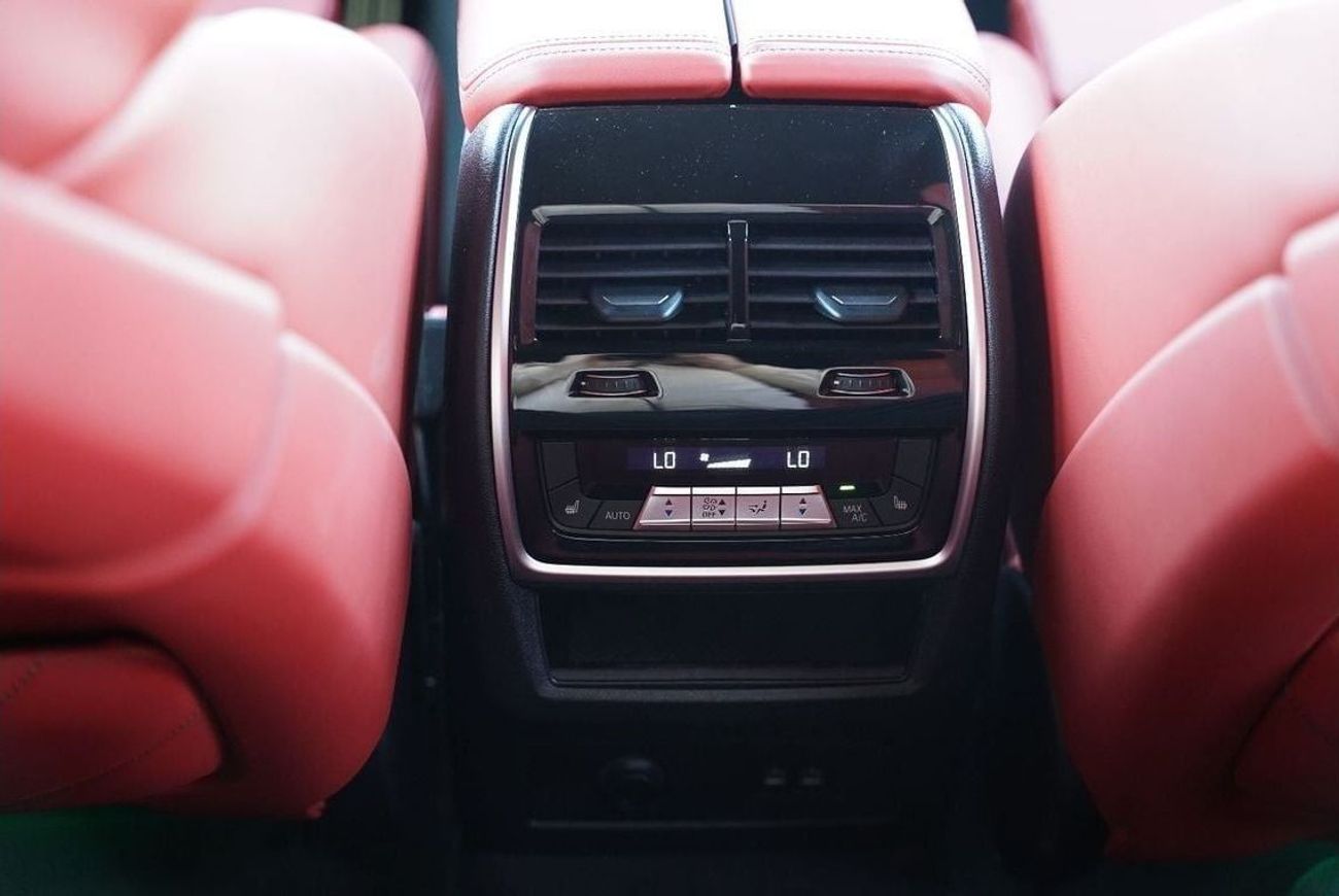 بي أم دبليو XM 2025 BMW XM Hybrid GCC AWD 4.4L White 0Km