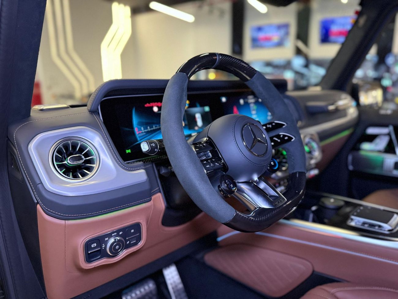 مرسيدس بنز G 63 AMG G63 AMG 2025 DOUBLE NIGHT-FULL CARBON INTERIOR + EXTERIOR - AMG Performance-5 YEARS WARRANTY