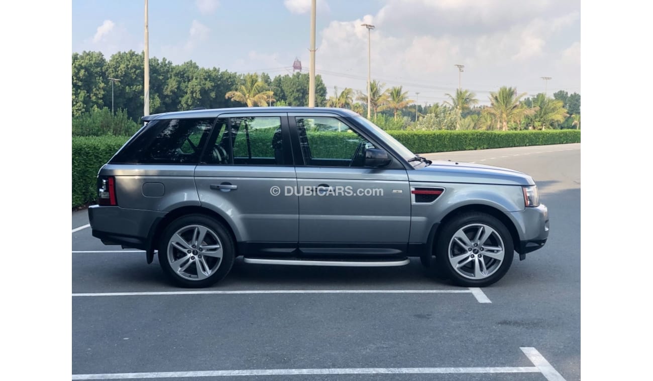 Land Rover Range Rover Sport Model 2013 GCC CAR PREFECT CONDITION INSIDE AND OUTSIDE FULL OPTION SUN ROOF LEATHER SEATS NAVIGATIO