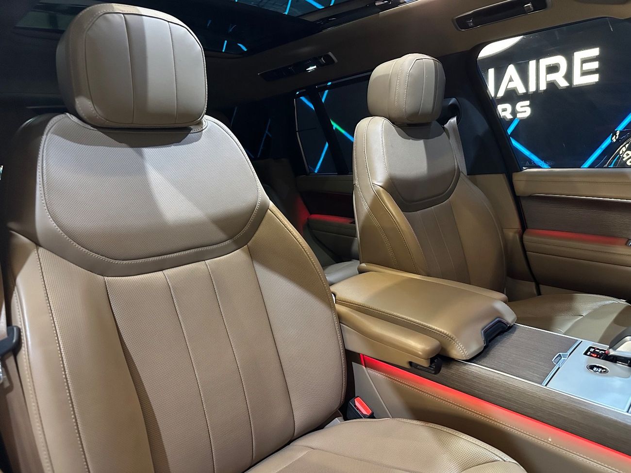 Land Rover Range Rover SE P360 3.0L RANGE ROVER VOUGE SE | 2025 | GCC UNDER WARRANTY & CONTRACT SERVICE FREE ( ALTAYER ) | 