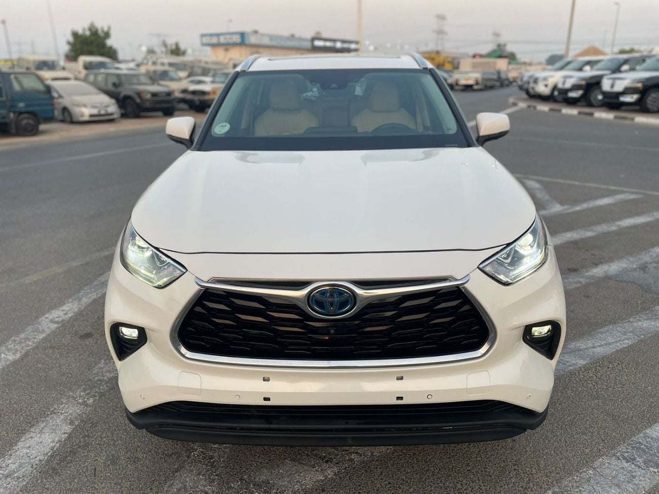 Toyota Highlander VXR 2020 Toyota Highlander Platinum VX.R Gcc Specs - Hybrid 2.5L V4 - Al Futtaim Serviced - HUD 360*