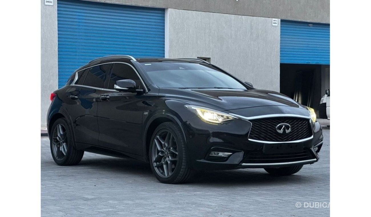 Infiniti Q30 Premium