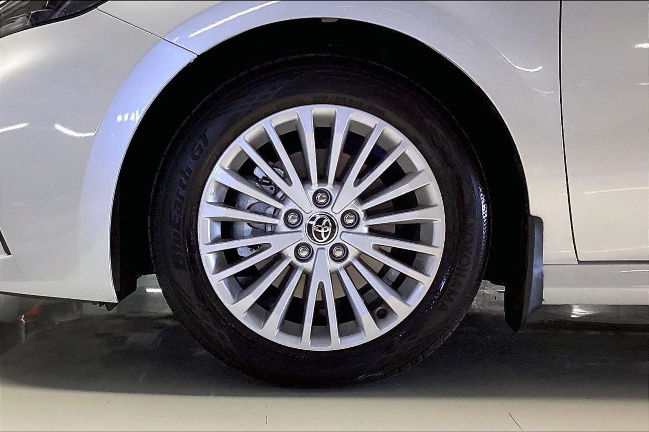 تويوتا كامري XLE | شامل الضمان | 0 ﺪﻔﻋﺓ ﺃﻮﻟﻯ