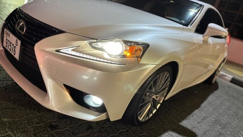 Lexus IS300 lexus is 300 2016 3.5 full option , super condition looks loke brand new